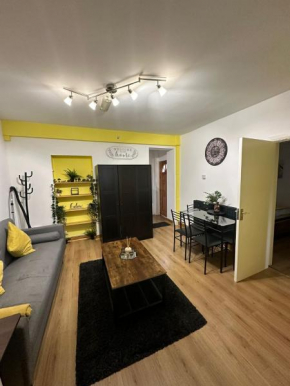 Cosy 1 Bedroom Apartment With Parking